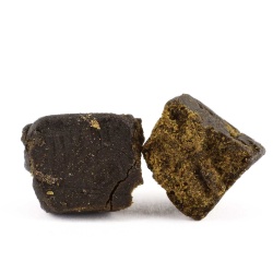 CBD Hash Special (52%) dense texture with strong aromas rich in resin